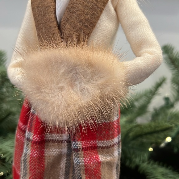 Byers’ Choice Caroler - Picture 6 of 9